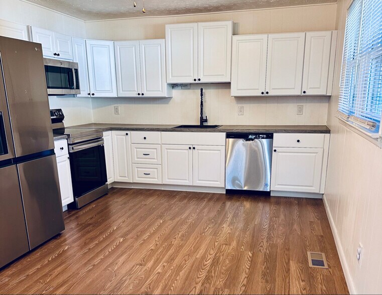 Building Photo - 7 Princeton Dr