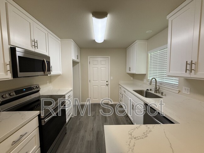 Building Photo - 1238 Woodfield Ave