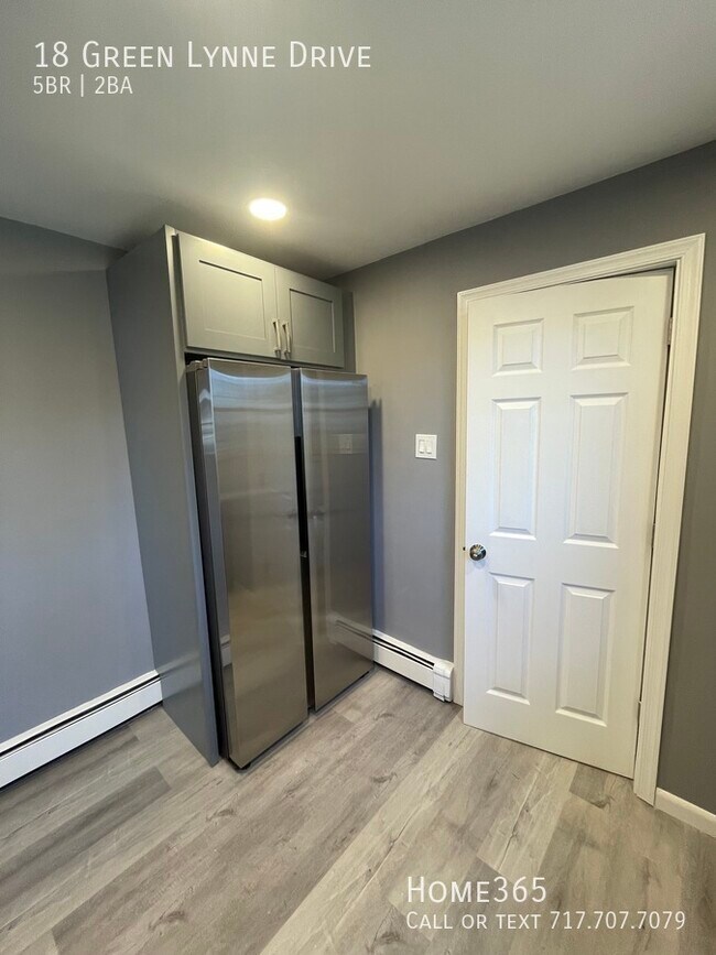 Building Photo - 18 Green Lynne Drive - Beautiful 5 Bedroom...