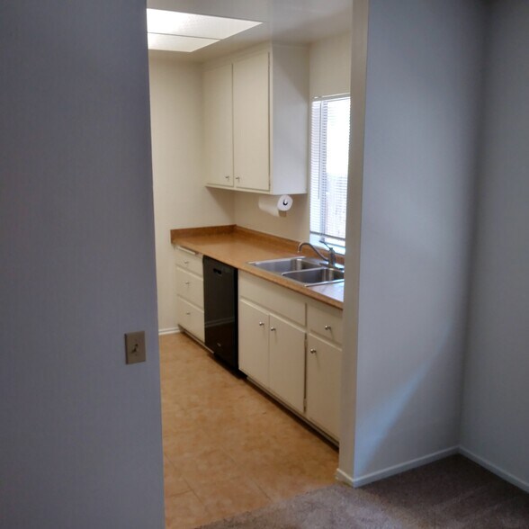 Building Photo - 2208 Gates Ave