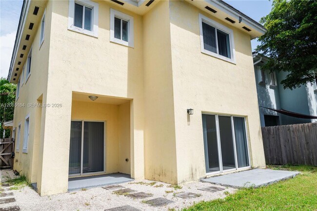 Building Photo - 379 NE 34th Ave