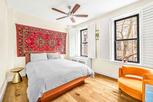 Building Photo - 320 W 89th St
