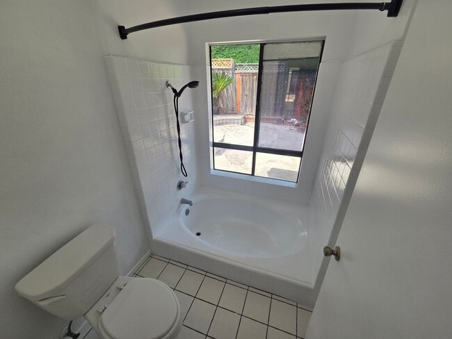 Building Photo - Stunning Via Verde home!