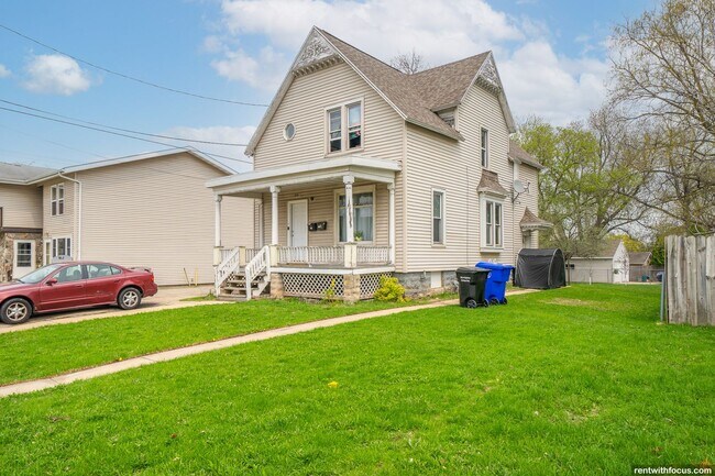 Building Photo - 714 S Memorial Dr