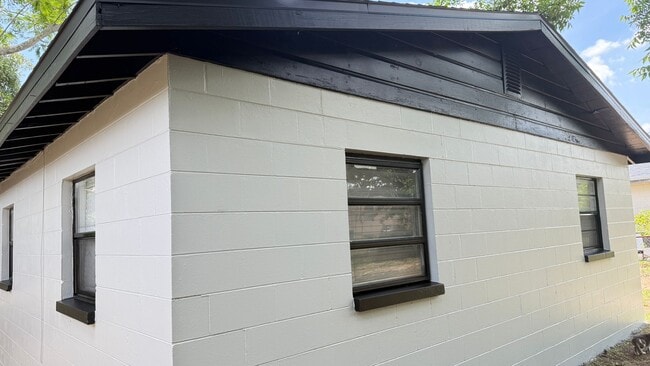 Building Photo - 1218 Ave L