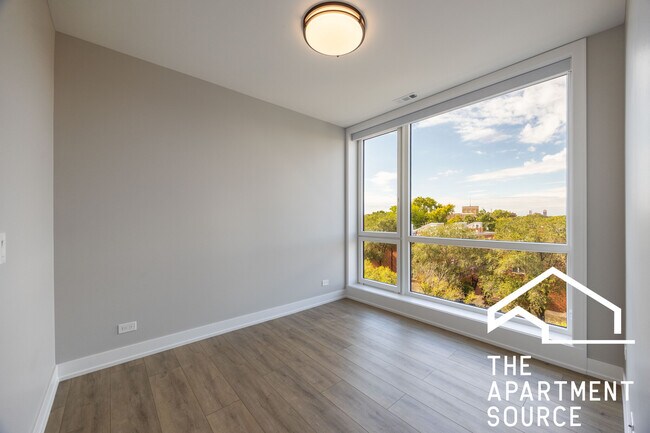 Building Photo - 2351 W Flournoy St