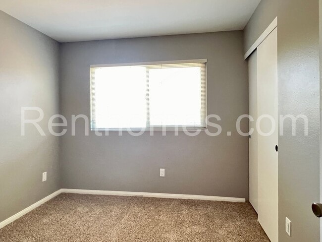 Building Photo - 1426 Kingston Dr