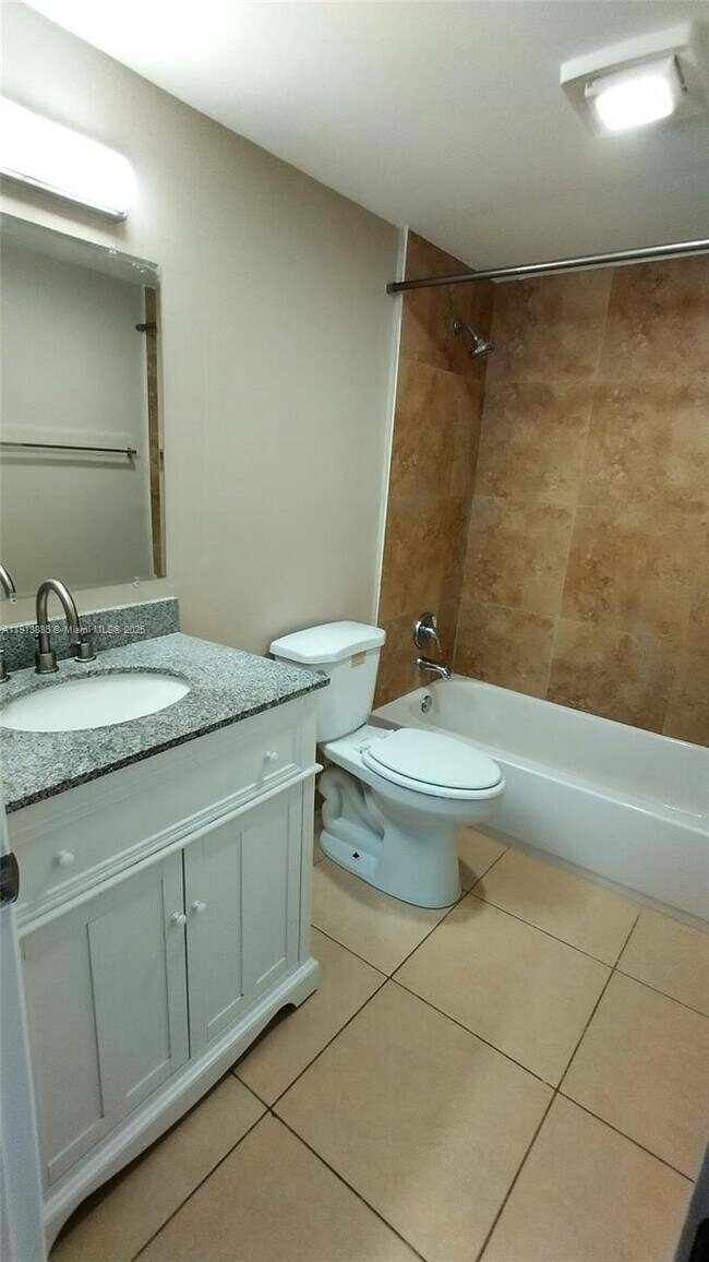 Building Photo - 715 NE 2nd Ave