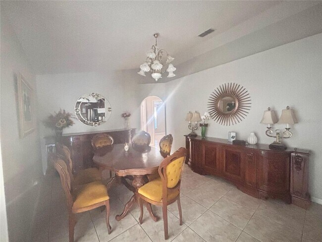 Building Photo - Poinciana Home