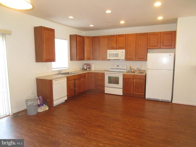 Building Photo - 3518 Fisher Hill Rd