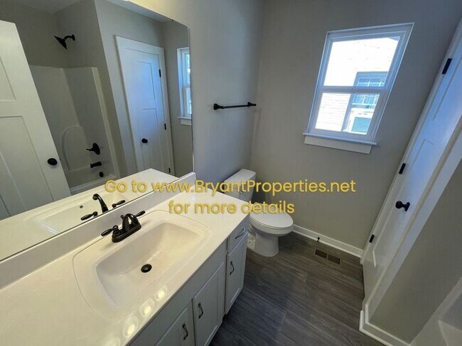 Building Photo - 105 20th Ave W - Spriningfield, TN 37172