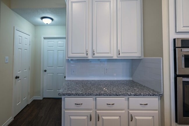 Building Photo - 4BR SFR • Walk-In Pantry • Fenced Yard in Coventry