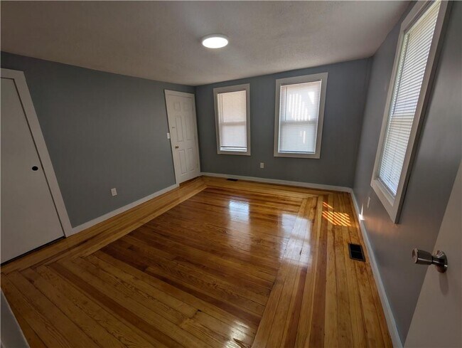 Building Photo - 57 Pleasant St