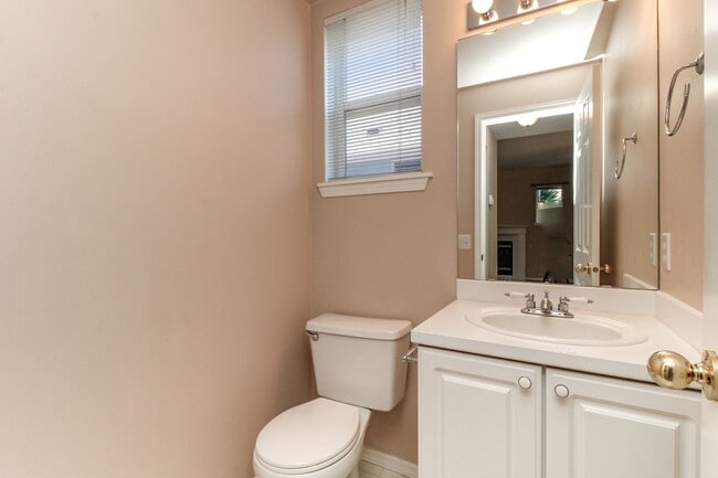 Building Photo - Charming 3-bedroom Craftsman Style DuPont ...