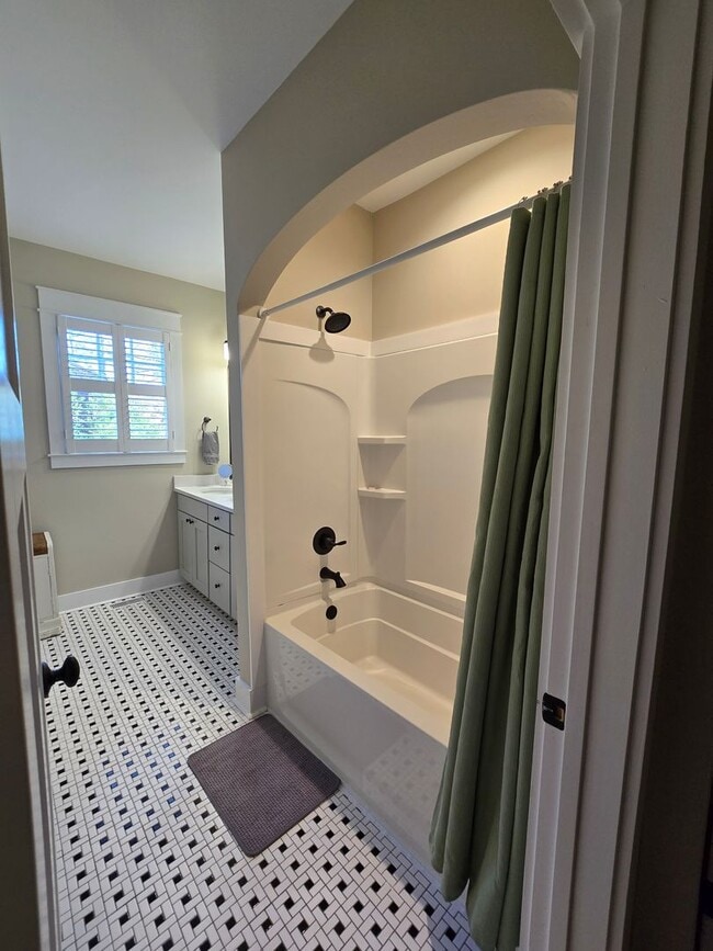 Building Photo - NEW LISTING!!!!!