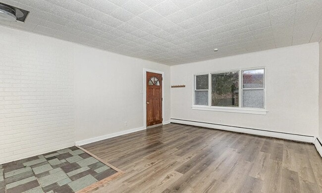 Building Photo - 536 Lansvale St