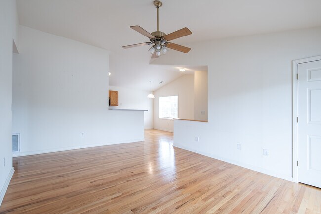 Building Photo - 108 Evergreen Pl