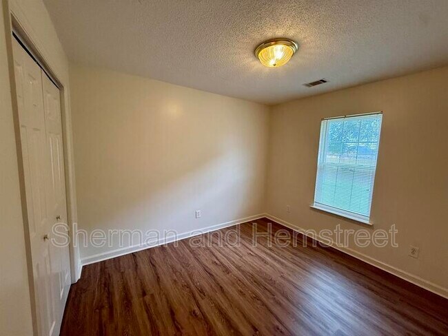 Building Photo - 3026 Manchester Dr