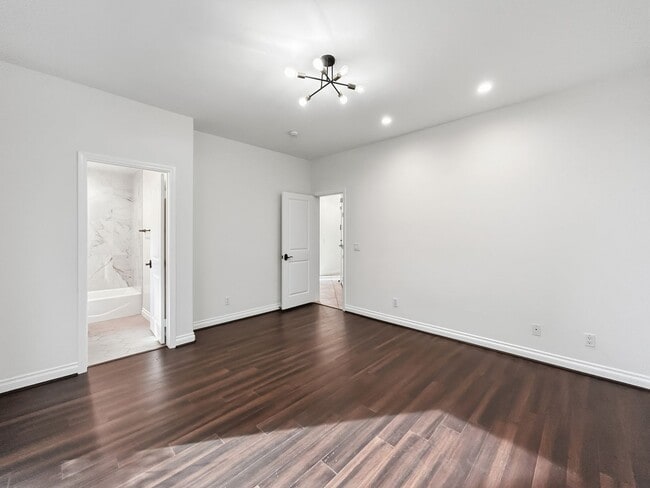 Building Photo - Beautiful 3BD/3.5BA W/ A/C and 2-Car Attached Garage in Hillcrest!