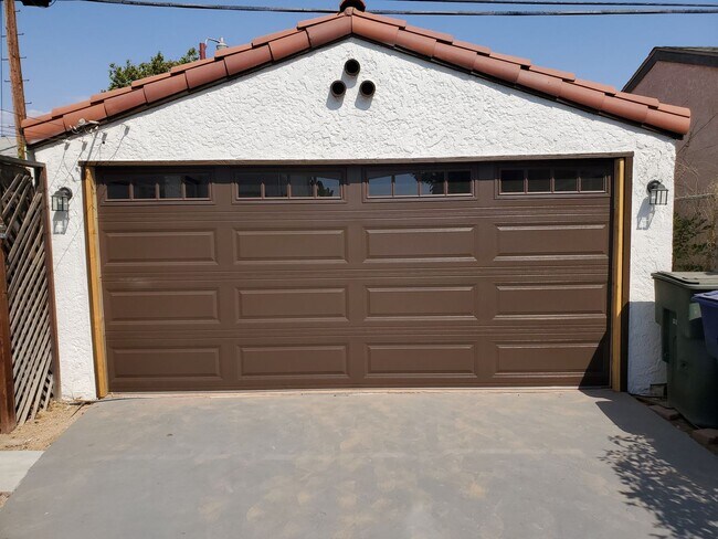 Building Photo - Van Ness Ave