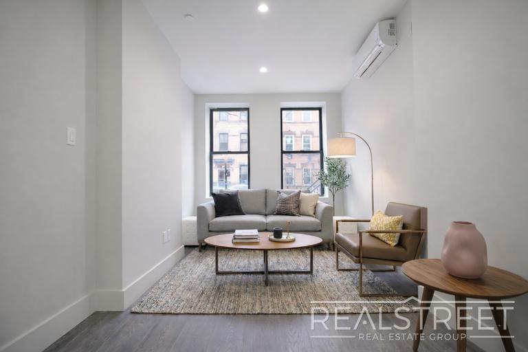 Building Photo - Spacious 2 BED in Bushwick!