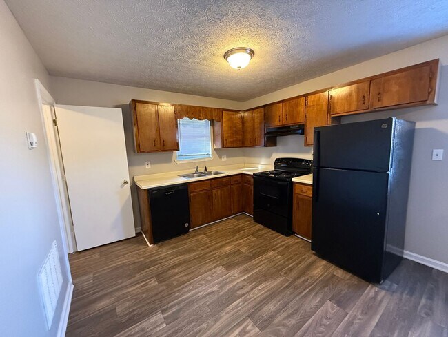 Building Photo - Cozy 2BR/1BA Duplex Near UGA – Comfort & Convenience in East Athens