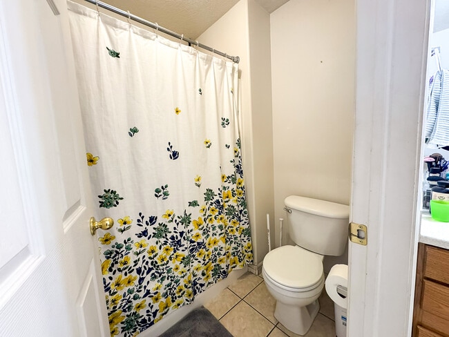 Building Photo - 1080 E 450 N