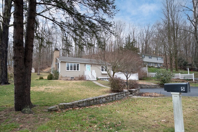 Primary Photo - 5 Wood Creek Rd