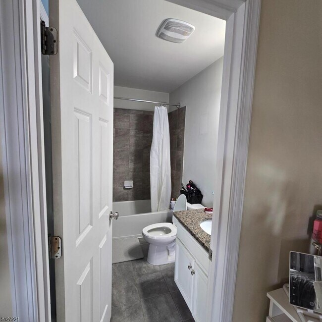 Building Photo - 76 Albert Ct