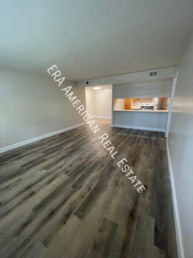 Building Photo - 613 Colonial Dr