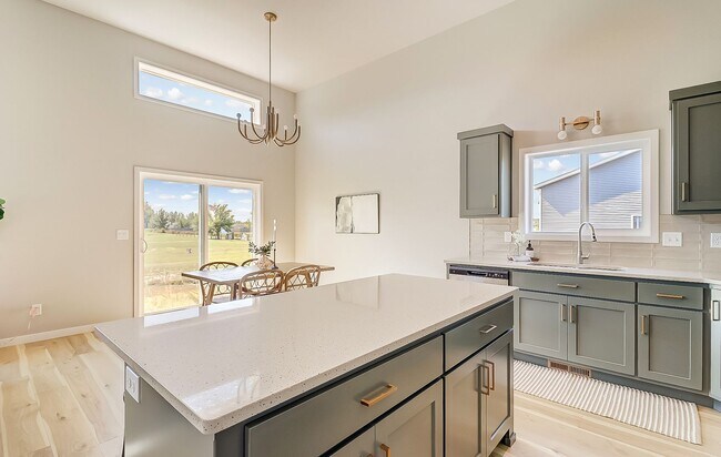 Building Photo - 3 Bed 2 Bath Single Family Home