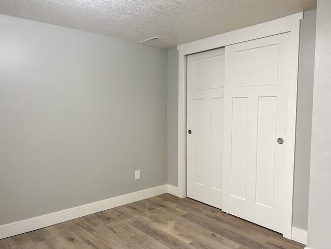 Building Photo - 702 N 100 W