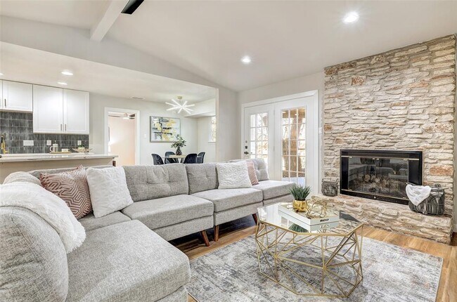 Building Photo - 402 Mulberry Dr