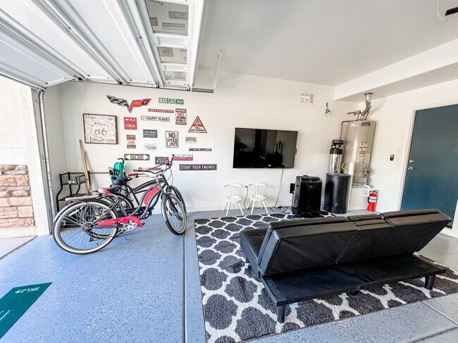 Building Photo - 4222 E Bonanza Rd