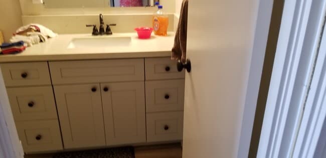 Building Photo - 425 Ena Rd