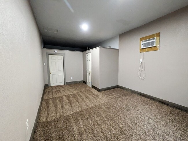 Building Photo - 3885 Park St