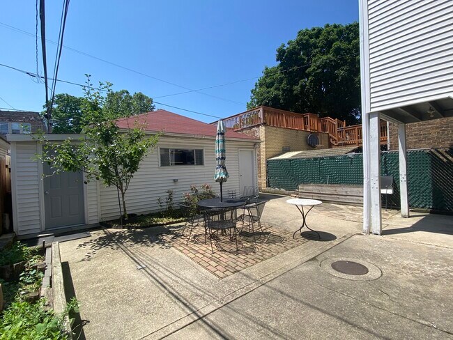 Building Photo - 5434 N Spaulding Ave