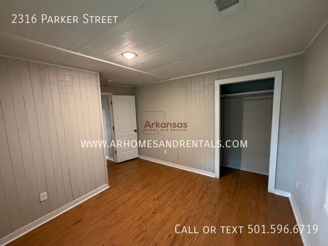 Building Photo - 2316 Parker St