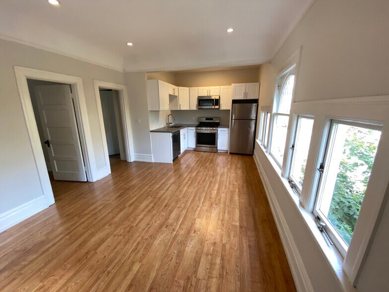 Living room to Kitchen - 535 30th St