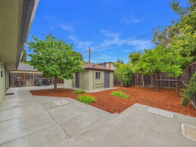 Building Photo - San Carlos home for rent plus studio in-law unit! $7,500