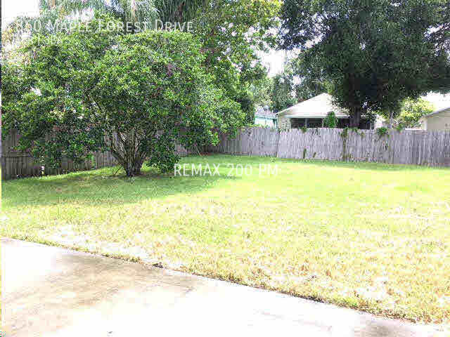 Building Photo - 860 Maple Forest Dr