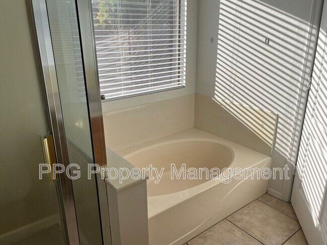 Building Photo - 6455 W Escuda Rd