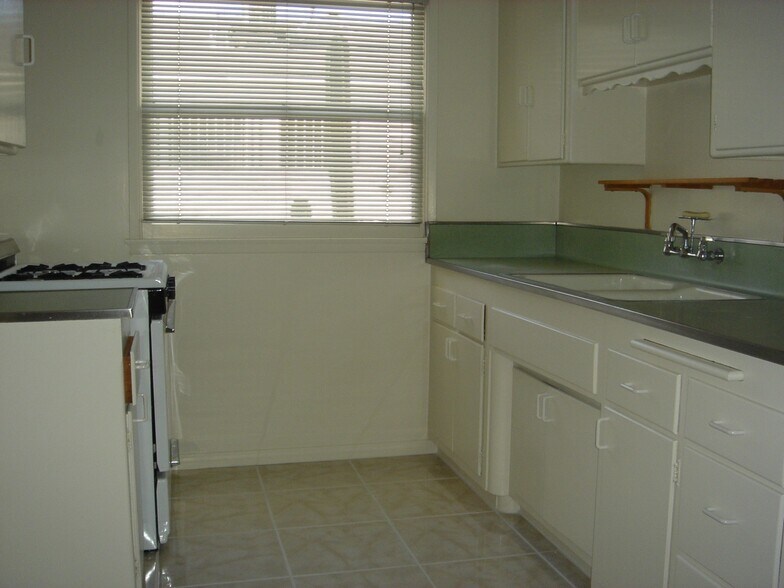 Primary Photo - 1517 Pontius Ave