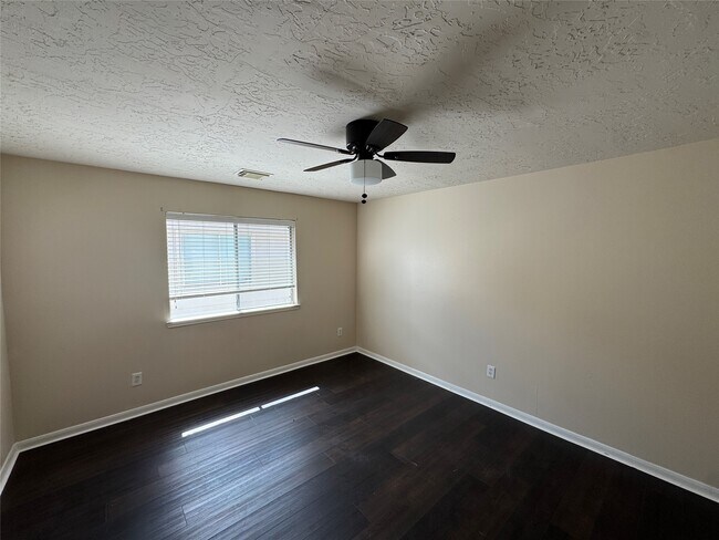 Building Photo - 20810 Deauville Dr