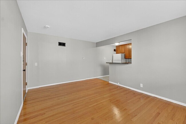 Building Photo - Plan B
