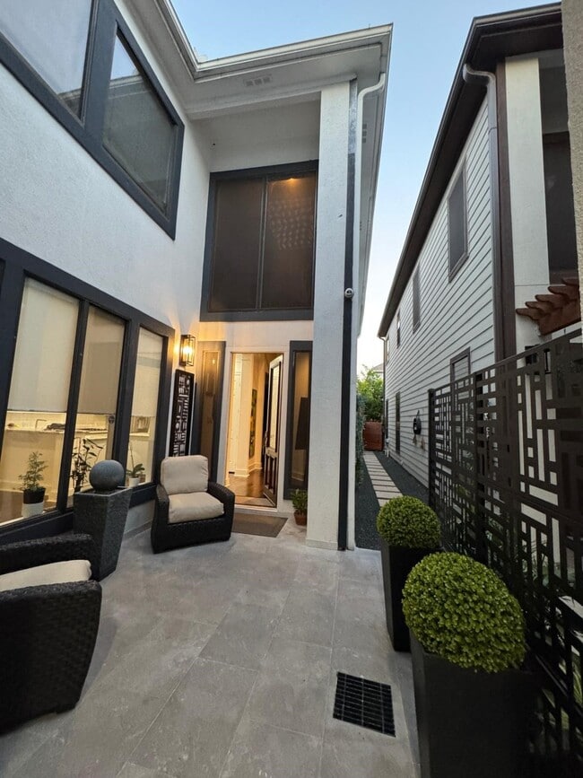 Building Photo - 824 Birdsall St