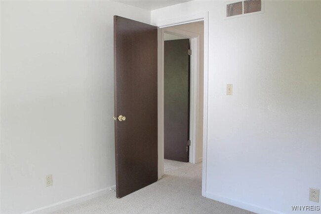 Building Photo - 116 Berehaven Dr