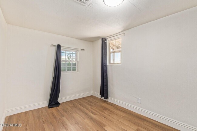 Building Photo - 1429 S 10th Ave