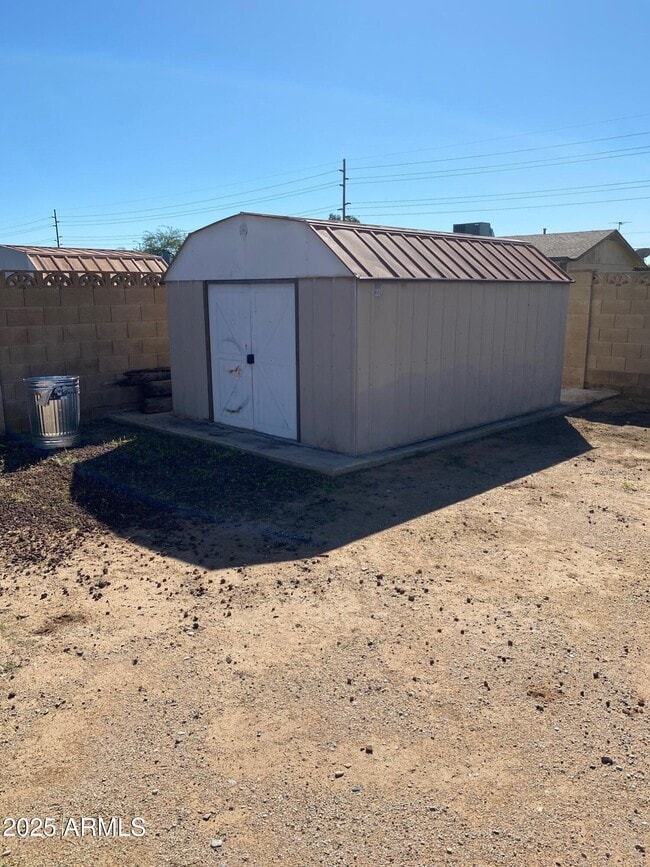 Building Photo - 1821 W Libby St