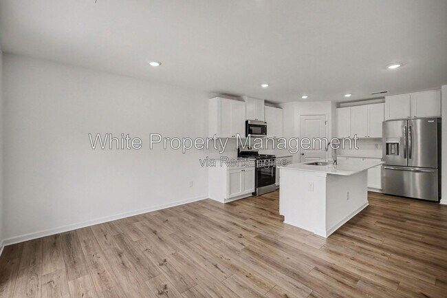 Building Photo - 319 W 18th St